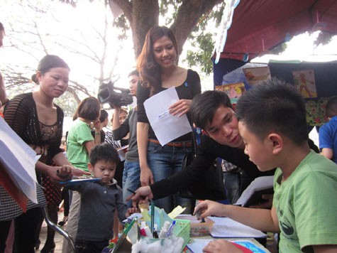 Ngày hội xanh dành cho trẻ tự kỷ năm nay có sự tham gia của Hoa hậu biển Việt Nam năm 2010-Nguyễn Thị Loan với vai trò là Đại sứ thiện chí.